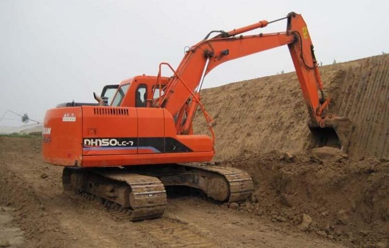 南寧市出租150-7履帶式挖掘機(jī)_挖掘機(jī)租賃費(fèi)用_匯租平臺